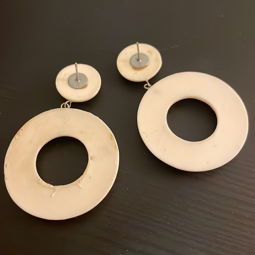 Vintage 80s Safari Earrings - Picture 4 of 4